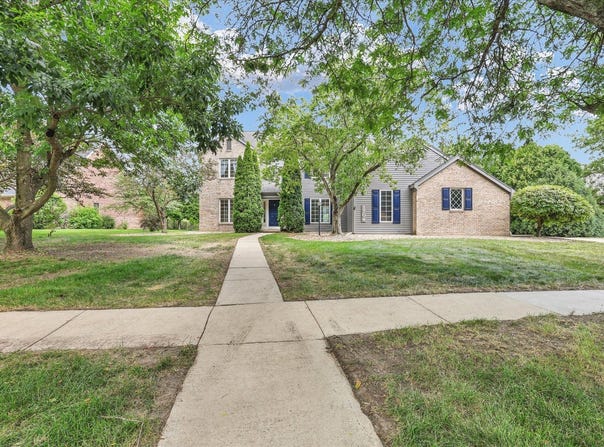 1704 Bentbrook Drive, Champaign, IL 61822