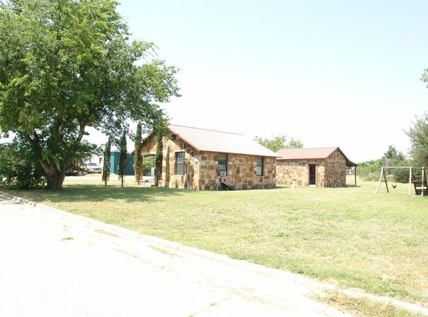 1006 S Bluffton, San Saba, TX 76877