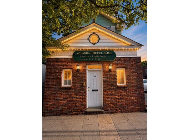 85 Hillside Avenue, Williston Park, NY 11596