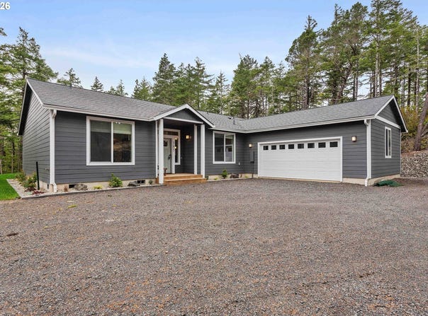 385 PACIFIC DUNES Dr, NorthBend, OR 97459