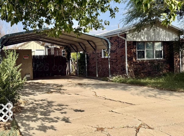 702 N Meredith Avenue, Dumas, TX 79029