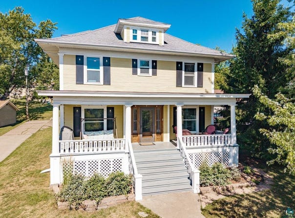 2515 E 6th St, Duluth, MN 55812