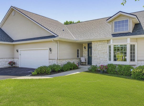 273 Cardinal Ln, Hartland, WI 53029