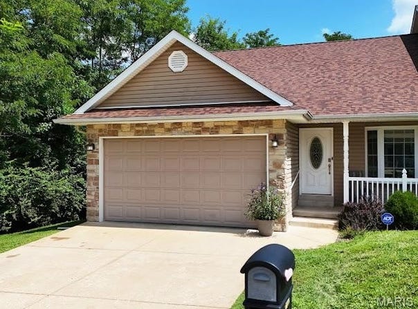 2714 Royal Oak Drive, High Ridge, MO 63049