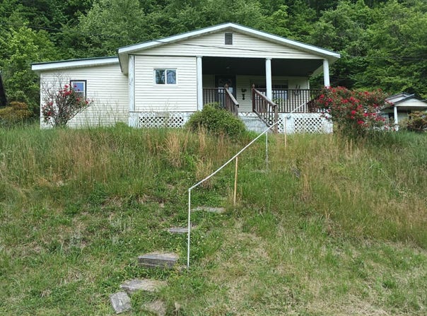 450 Bowen Lane, Inez, KY 41224