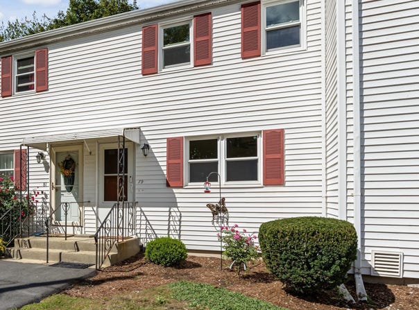79 Arnold Ave, Lowell, MA 01852