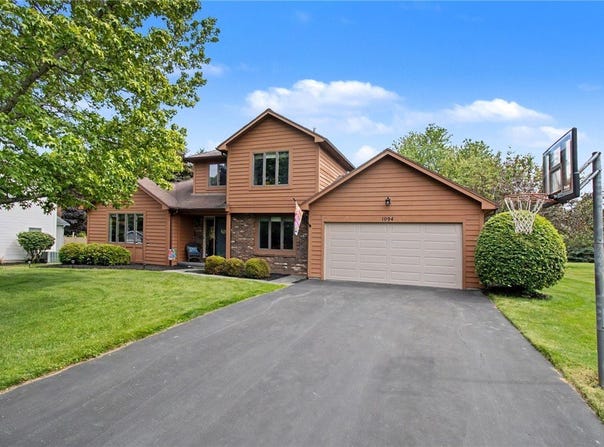 1094 Bright Stream Way, Webster, NY 14580