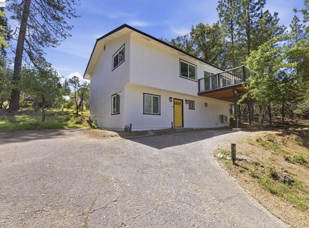 12017 Hillhurst Cir, Groveland, CA 95321