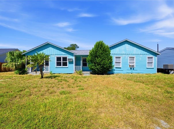 203 S 6th Street, Rockport, TX 78382