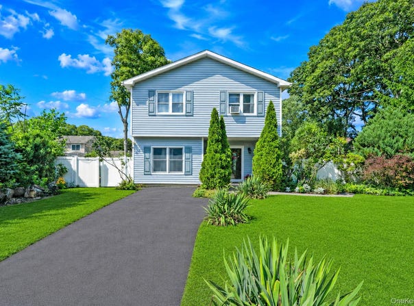 37 Main Avenue, Mastic, NY 11950
