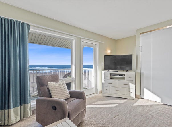 171 SW Highway 101, Lincoln City, OR 97367