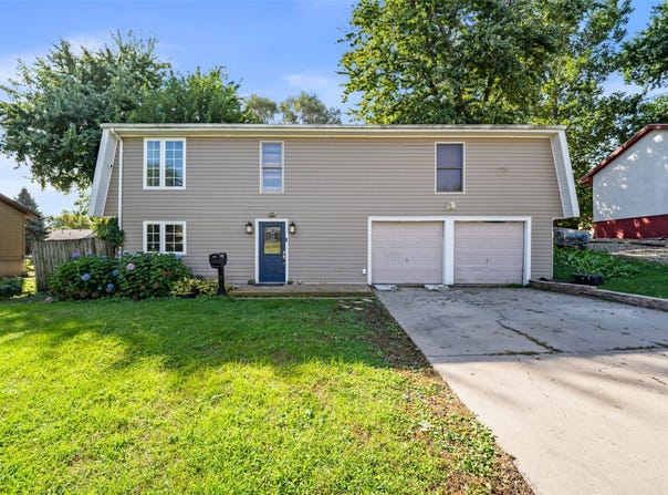 305 Friendly Drive, Marshalltown, IA 50158