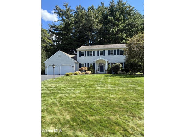 210 Sundew Drive, Schenectady, NY 12303