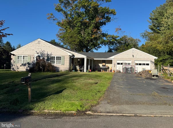 4 FABROW Drive, TITUSVILLE, NJ 08560