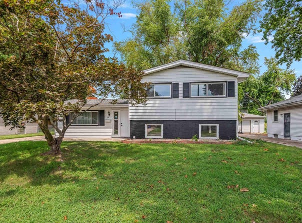 28 BEL AIRE Drive, Springfield, IL 62703
