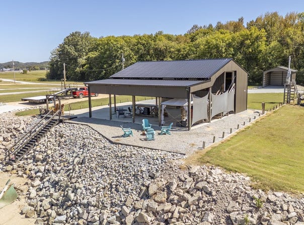980 S RIVERFRONT Dr, Clifton, TN 38425