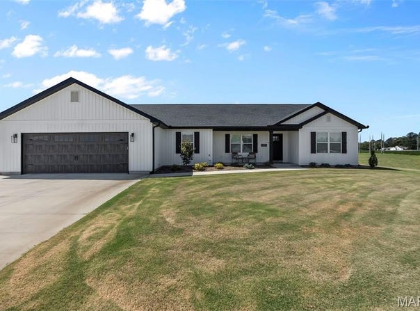 303 Seabiscuit Drive, Sikeston, MO 63801