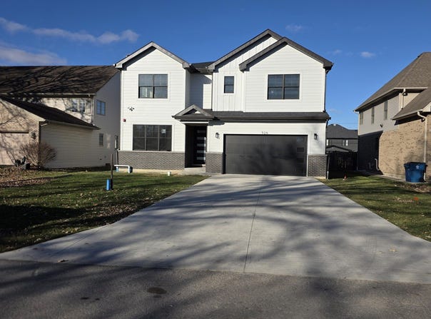 926 E Crest Avenue, Addison, IL 60101