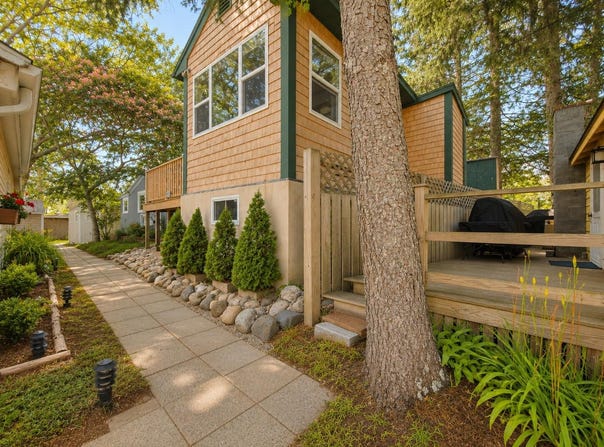 12 Hideaway Road, Buzzards Bay, MA 02532