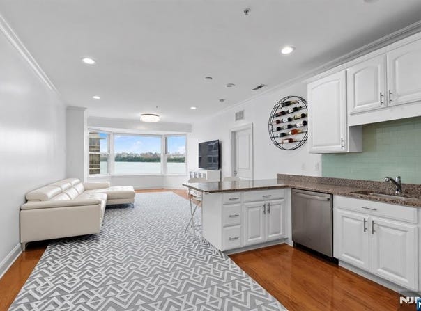 20 Ave At Port Imperial, West New York, NJ 07093