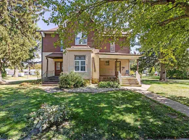 910 Meridian St, Tipton, IA 52772