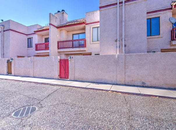 3001 E GRANDVIEW Road, Phoenix, AZ 85032
