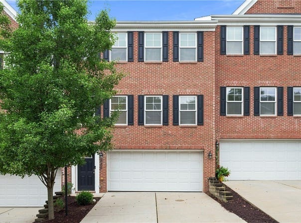 868 Highpointe Circle, Pittsburgh, PA 15220