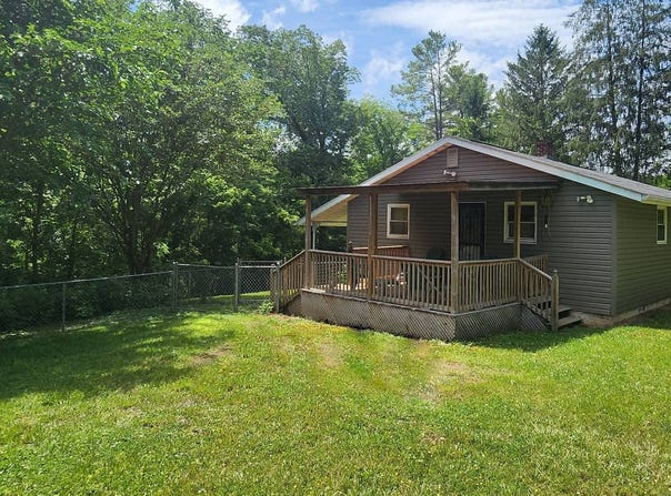 93 Brooks Mountain Road, Hinton, WV 25951