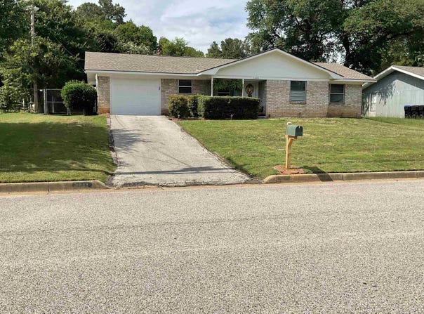 1603 Clearwood Dr, Longview, TX 75604