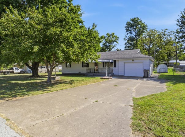 734 S Spruce Street, Buffalo, MO 65622