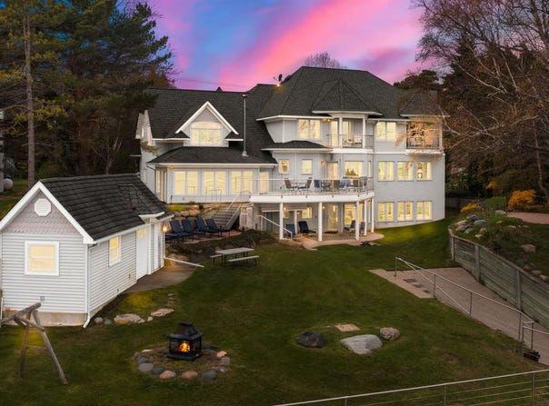 3864 Lakeshore Road, Deckerville, MI 48427