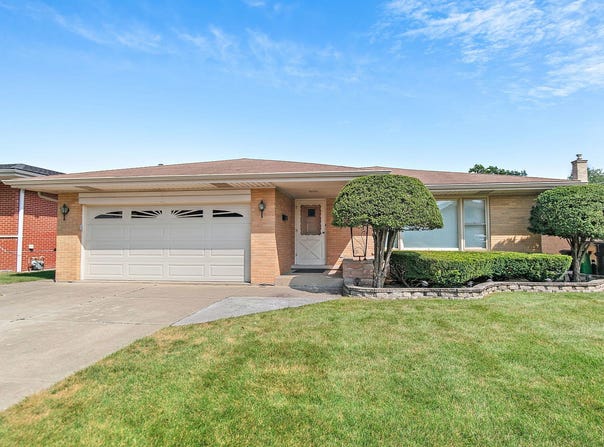 2831 Kensington Avenue, Westchester, IL 60154