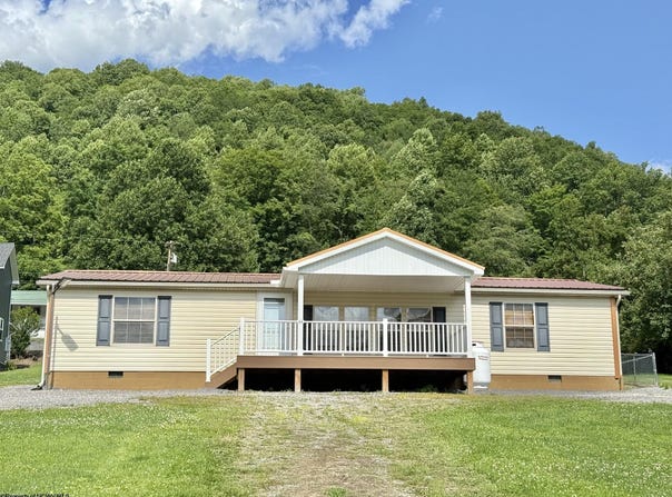 44 Fifth Street, Hendricks, WV 26271
