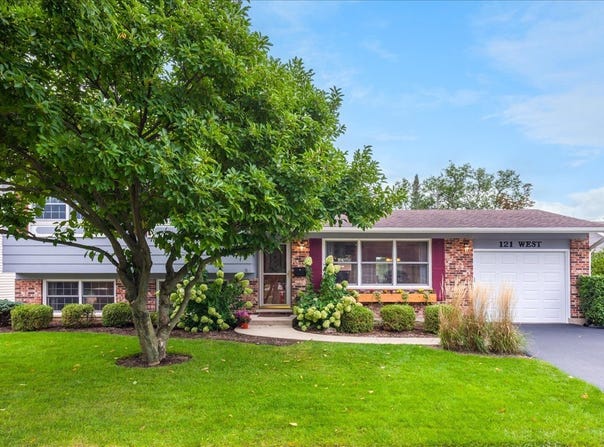 121 W Suffield Drive, Arlington Heights, IL 60004