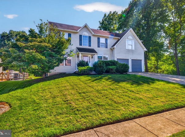 17 E MOYER Drive, BEAR, DE 19701
