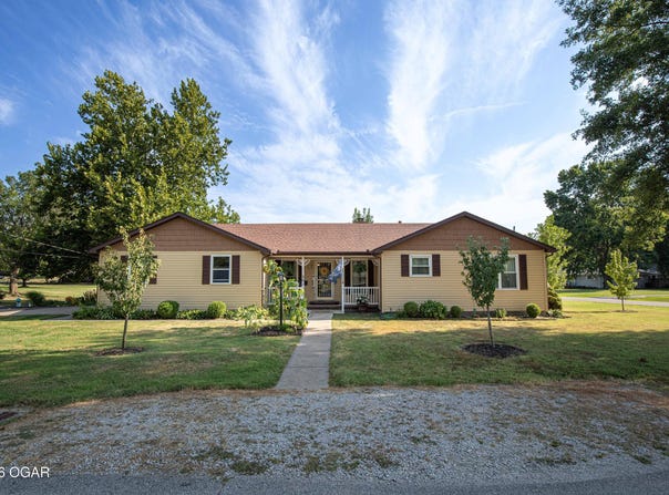 201 E 3rd Street, Lamar, MO 64759