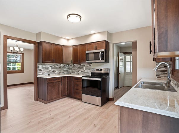 2428 Willow Lane, Cedar Falls, IA 50613