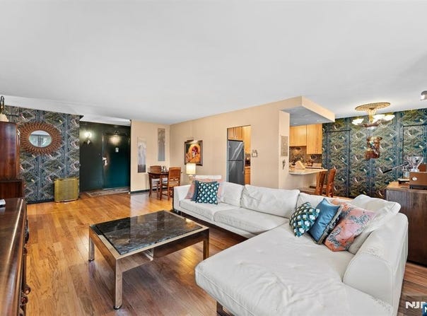 6040 Boulevard E, West New York, NJ 07093