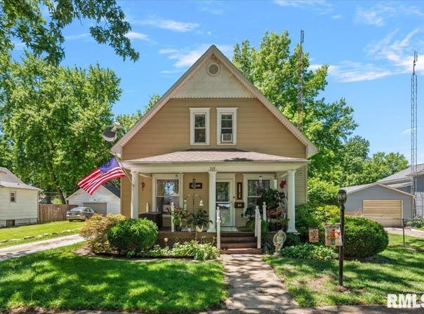 319 N MAPLE Street, Nokomis, IL 62075
