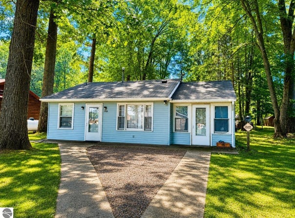 1949 Wolf Lake Drive, Baldwin, MI 49304