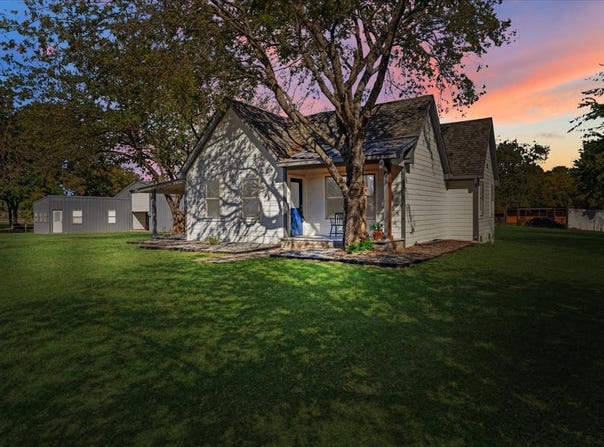 402 W Sam Rayburn Road, Ector, TX 75439