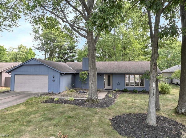 10773 Pebble Brook Lane, Strongsville, OH 44149