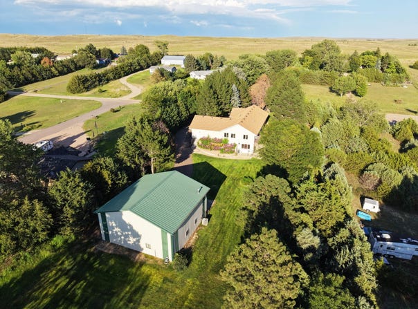 166 Hillcrest Dr, North Platte, NE 69101
