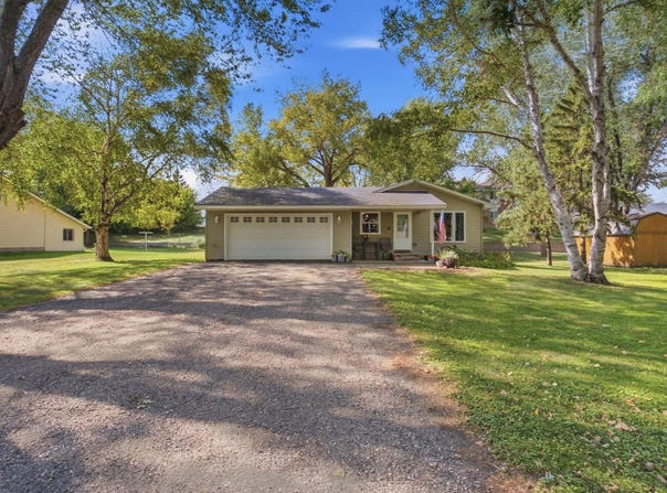 210 Lakeview Drive, Spicer, MN 56288