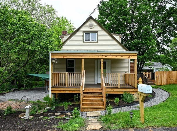 11 Sands Ave, Ambridge, PA 15003