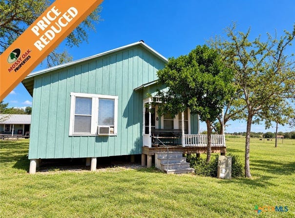 2944 State Highway 111, Yoakum, TX 77995