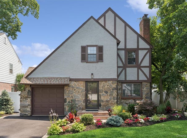 20 Beverly Parkway, Freeport, NY 11520