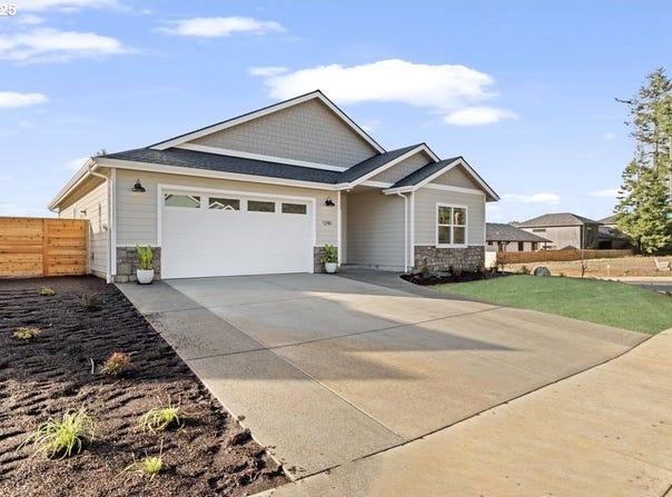 1240 Lighthouse Ln, Brookings, OR 97415