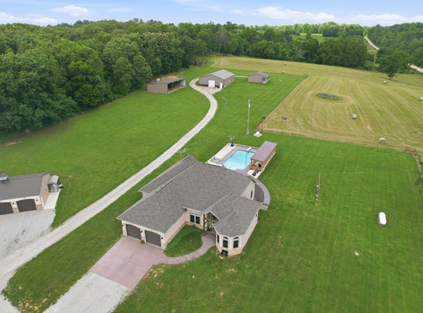 833 State Route Am, Cabool, MO 65689
