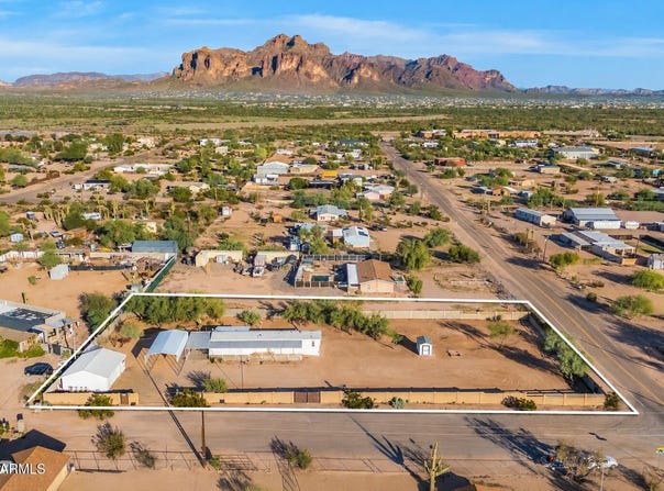 580 W FOOTHILL Street, Apache Junction, AZ 85120